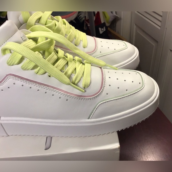 STUART WEITZMAN Leather Sneaker. - Picture 2 of 16
